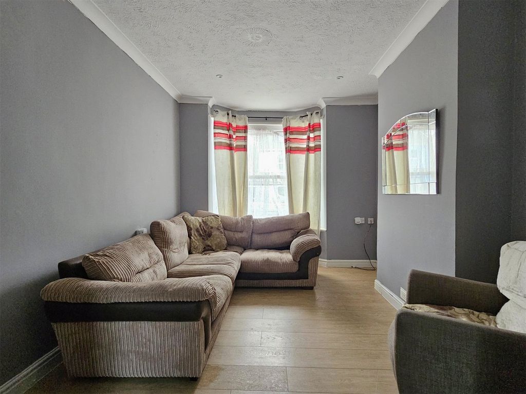 Property photo 2 of 16 Picture No. 08