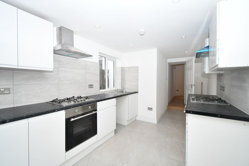 Property photo 2 of 15 4700982