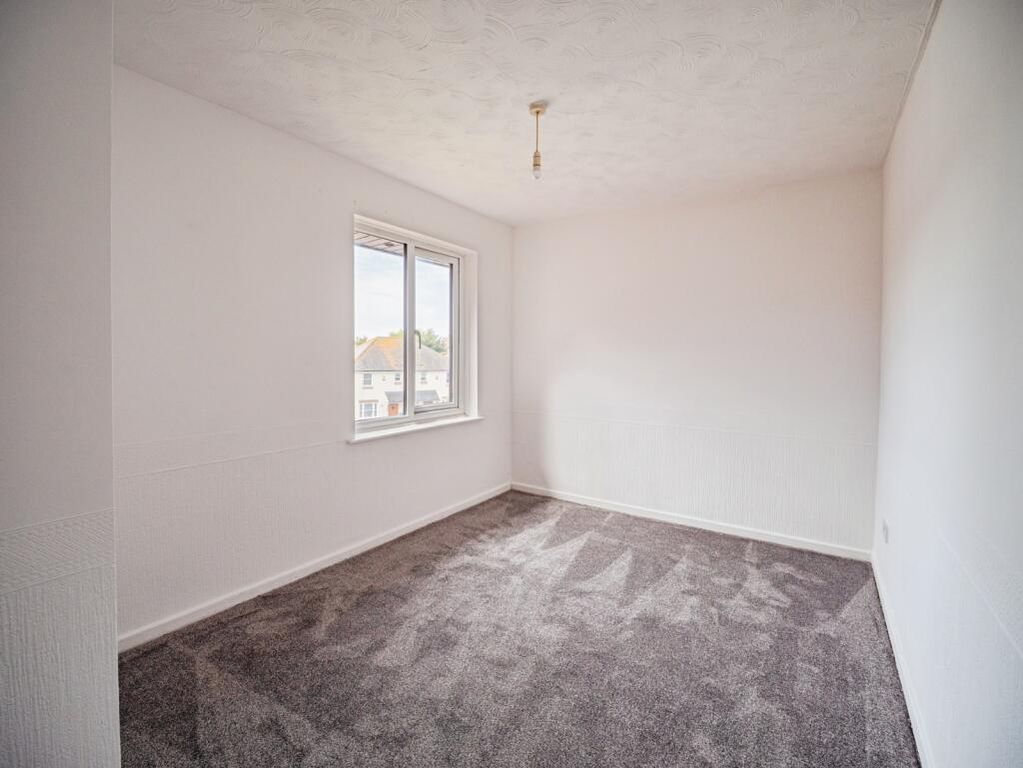 Property photo 2 of 9 Bedroom