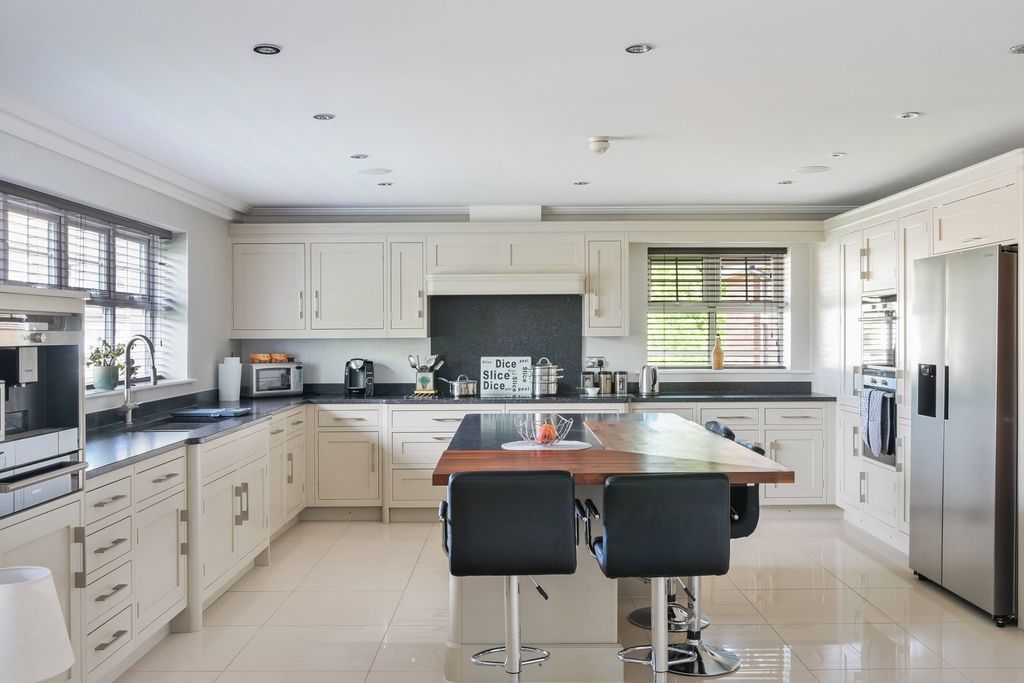 Additional image 8 of 3 bed flat for saleValley Court, Reigate RH2