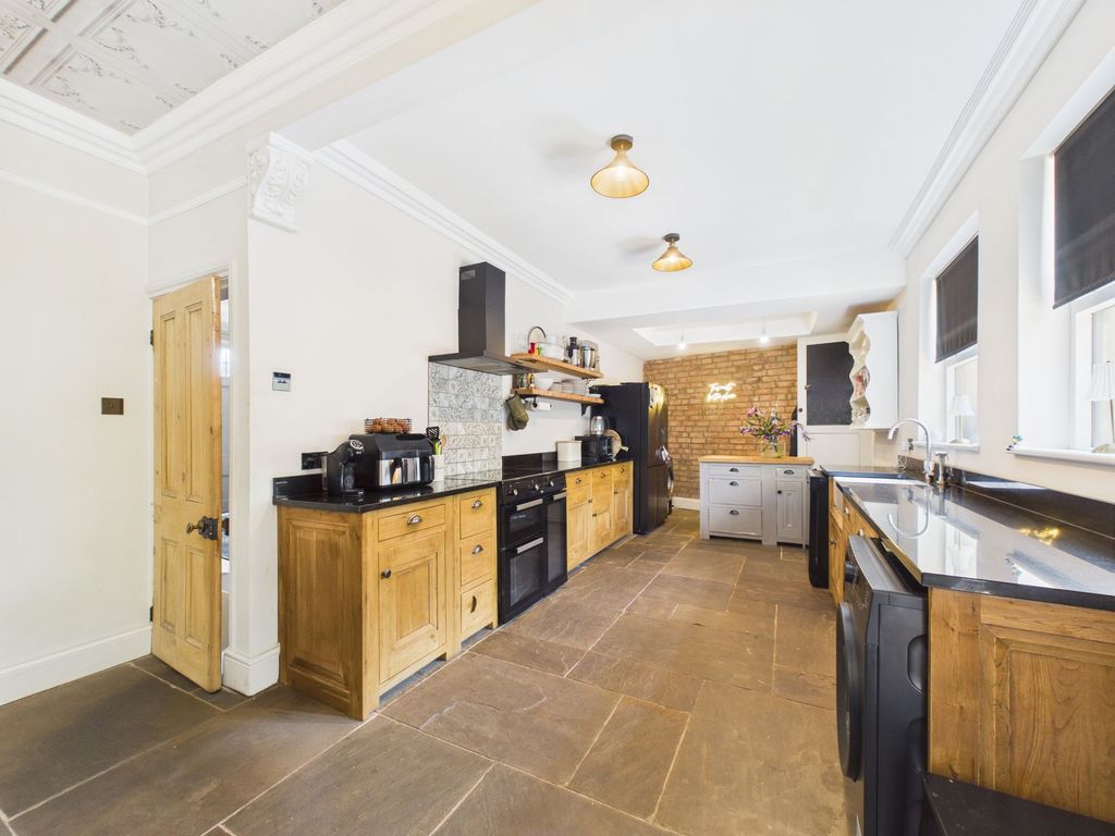 Property photo 3 of 33 Kitchen Area