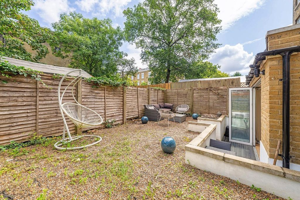 Property photo 2 of 15 Garden (2).Jpg