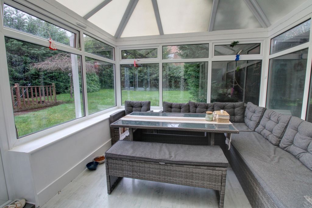 Property photo 3 of 13 Conservatory