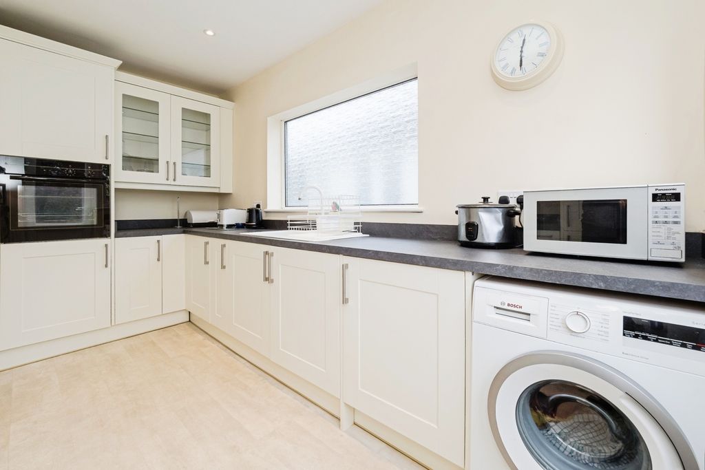 Property photo 2 of 17 Photo