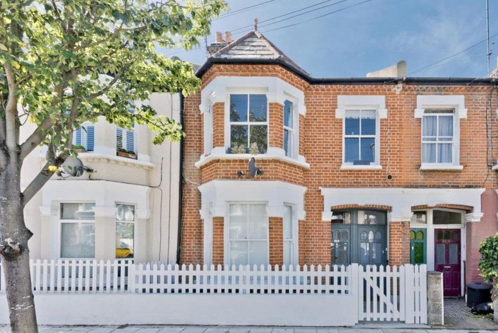 Property photo 1 of 8 A Beautifully Presented Edwardian Maisonette Offering Spacious And Well-Proportioned Accommodation, Ideally Located On The Sought-After Aslett Street In Sw18.