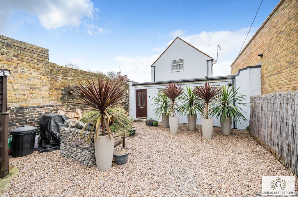 Property photo 1 of 21 Victoria Road For Sale By Guildcrest Estates