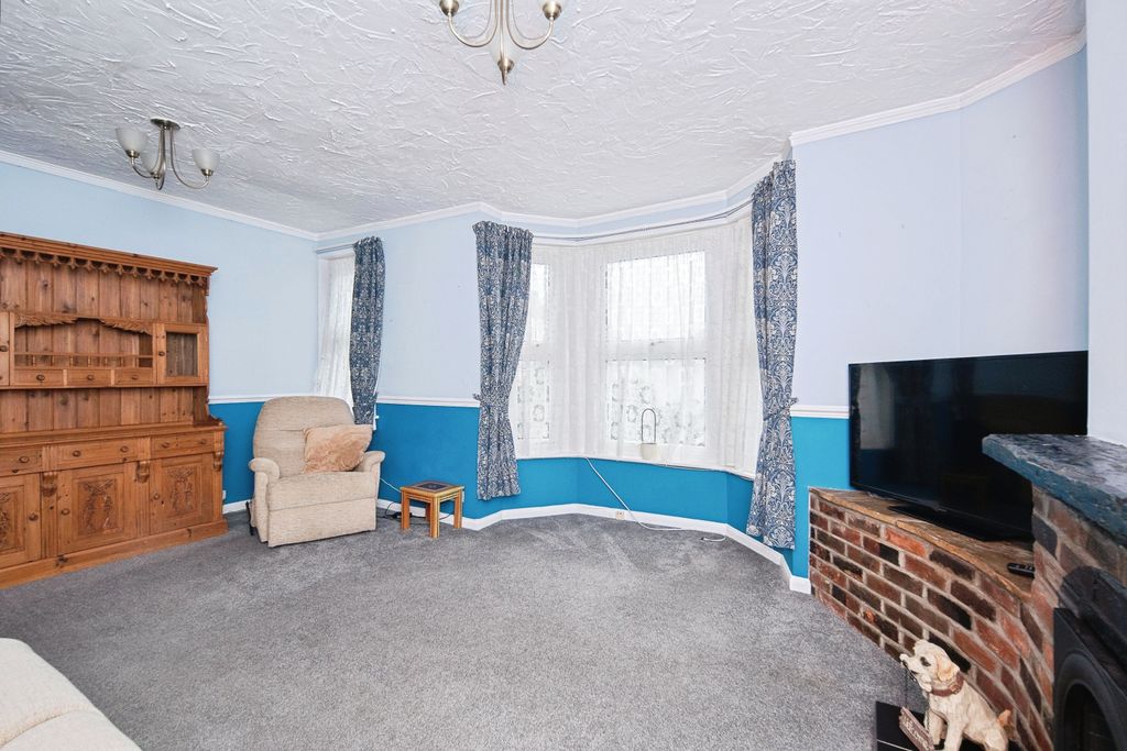 Property photo 3 of 17 Image 2