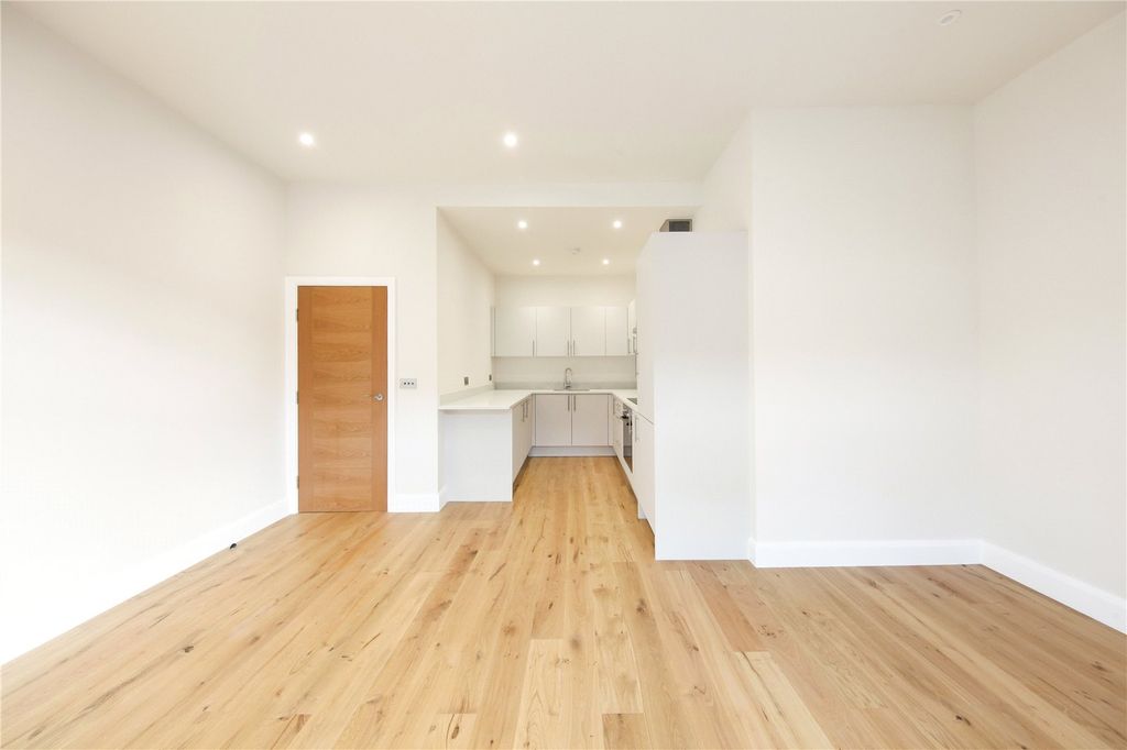 Property photo 2 of 14 Picture No. 04