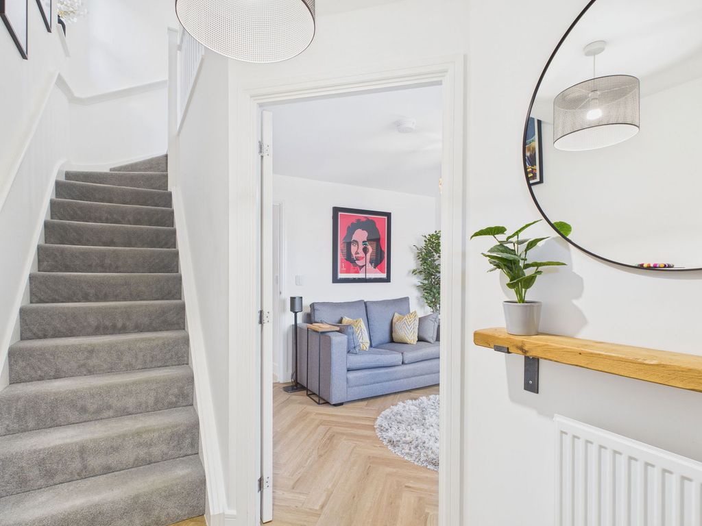 Property photo 2 of 32