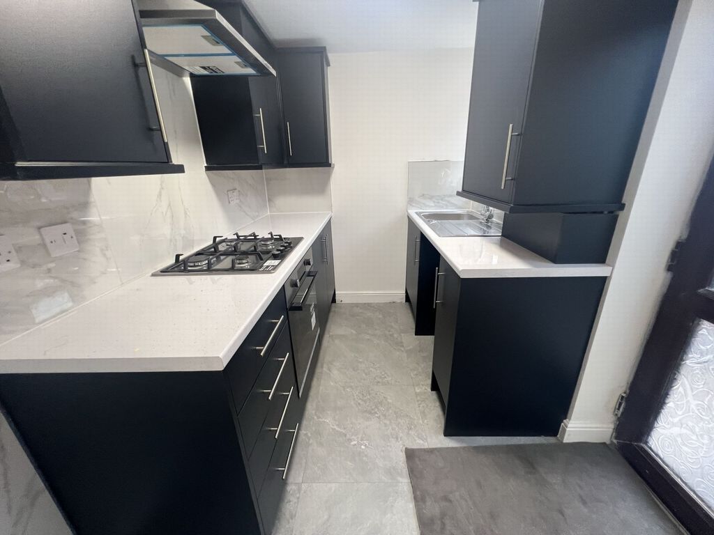 Property photo 1 of 8 Kitchen