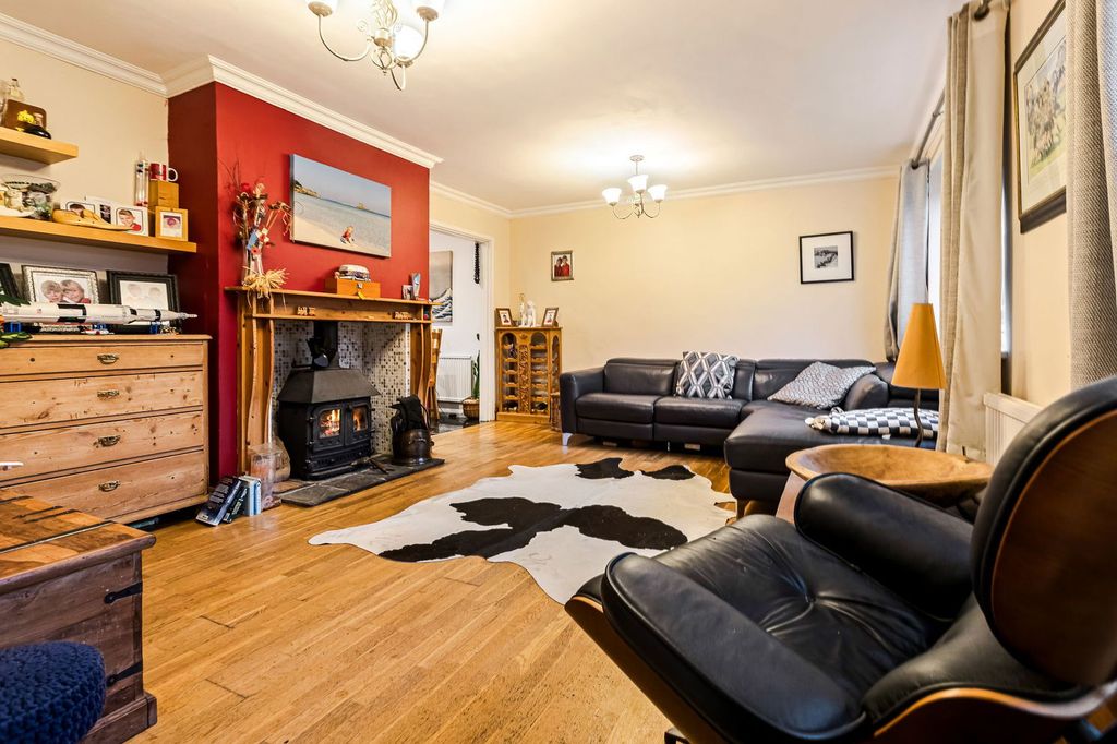 Property photo 2 of 18