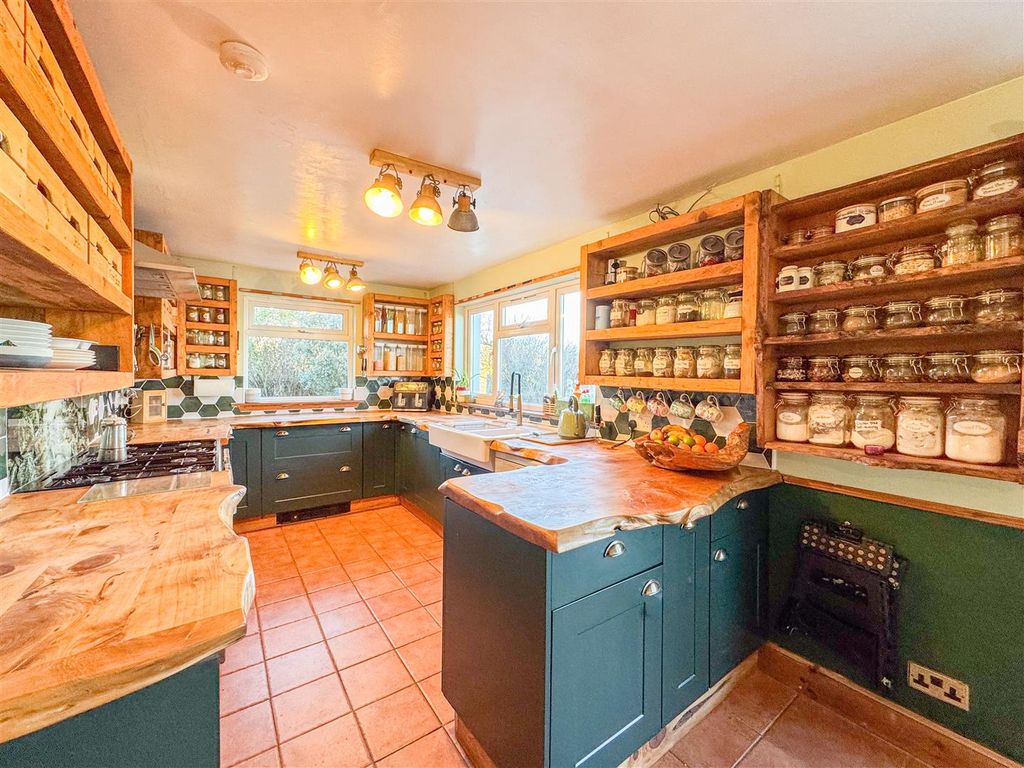 Property photo 3 of 30 Kitchen