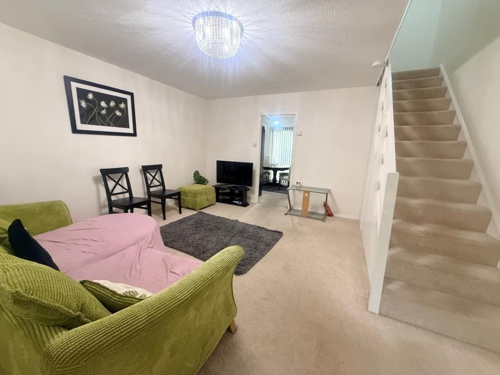 Property photo 2 of 5 Living