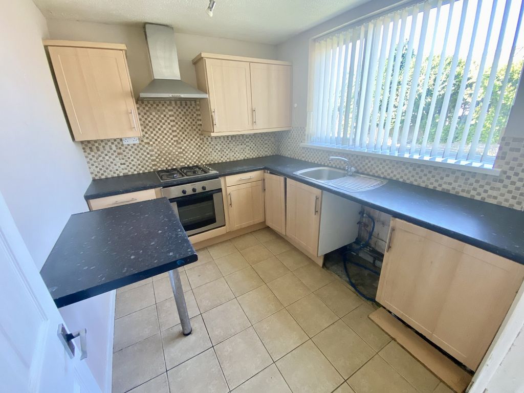 Property photo 3 of 8 Kitchen