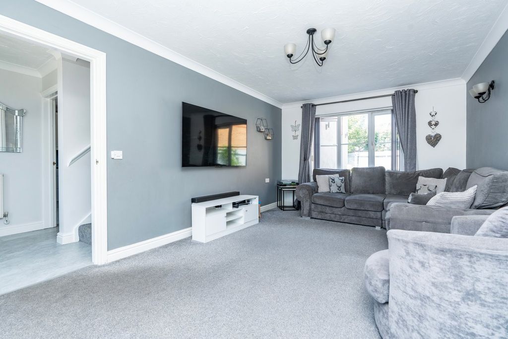 Property photo 2 of 19