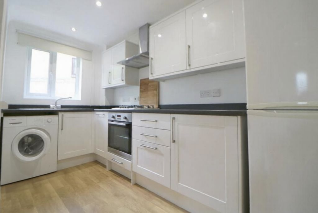 Property photo 2 of 10 Kitchen