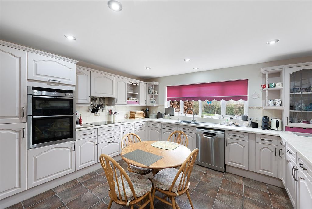 Property photo 2 of 30 1 Kitson Meadows Ph19.Jpg