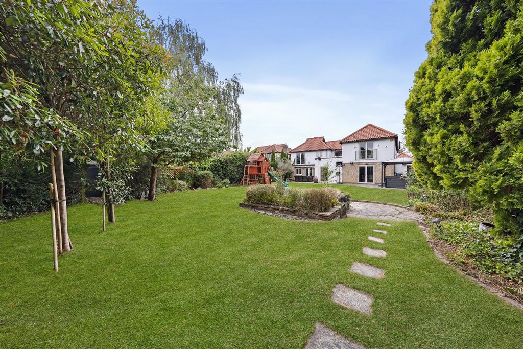 Property photo 2 of 42 Fieldonhouse09.Jpg