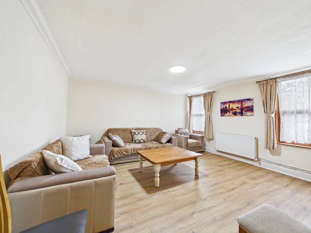 Property photo 1 of 9 Giraffe360-Still007