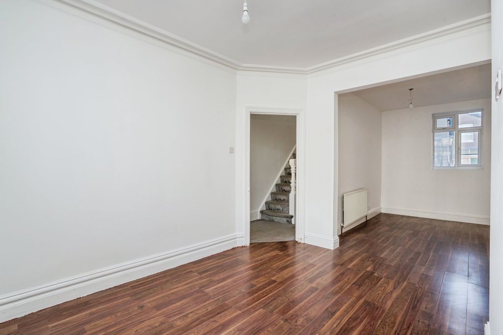 Property photo 2 of 19 Pbox-Img.Jpg