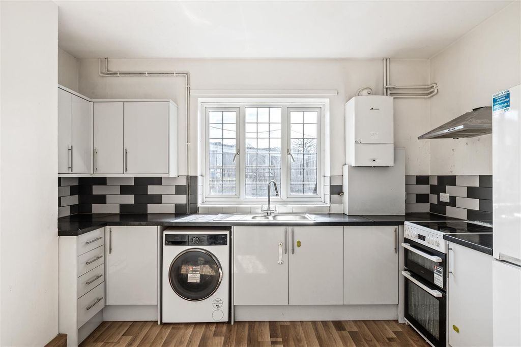 Additional image 4 of 3 bed flat for saleCommercial Square, Haywards Heath RH16