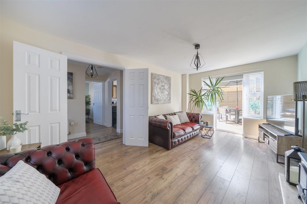 Property photo 2 of 34