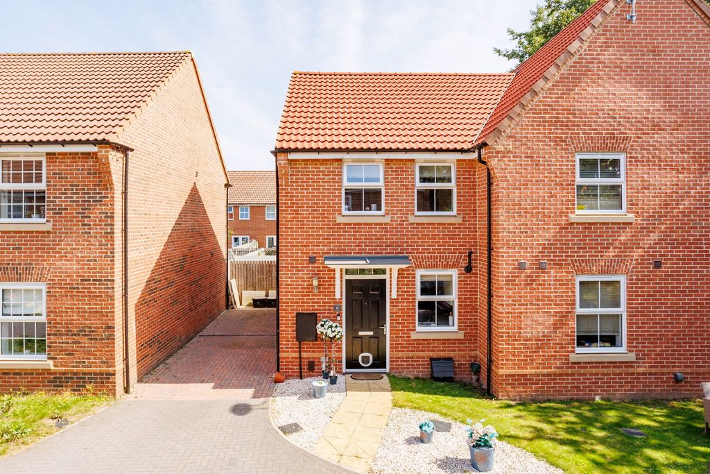 Property photo 2 of 23