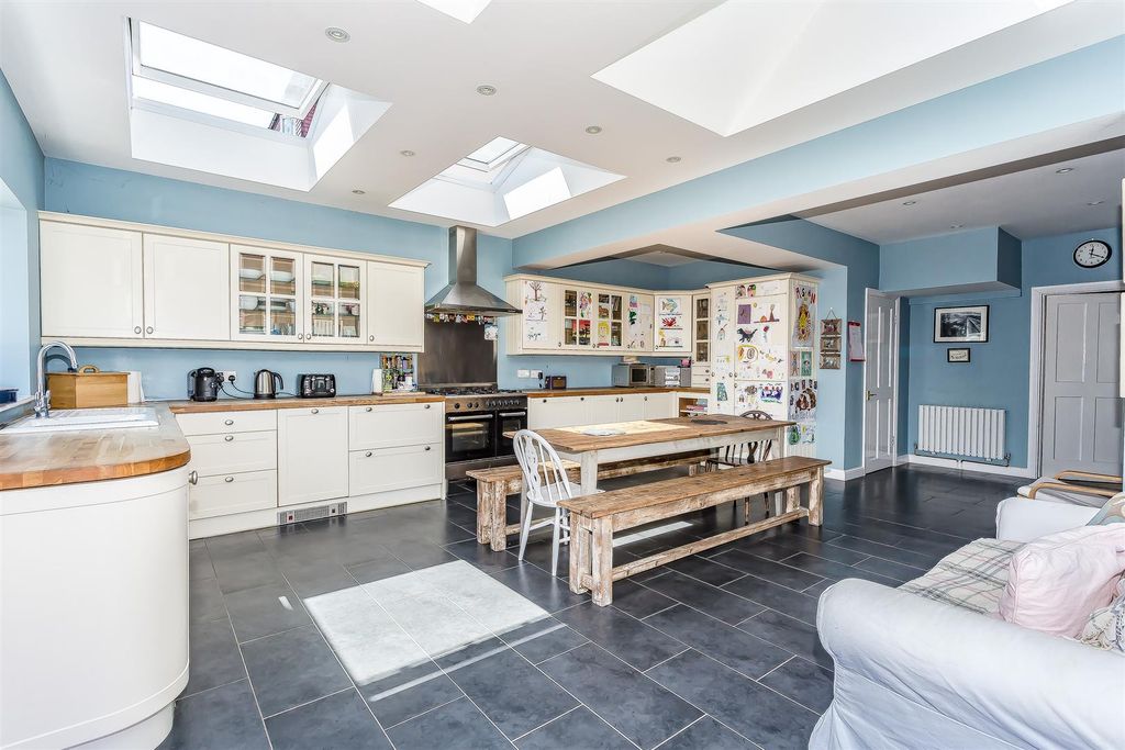 Property photo 3 of 24 House-Chipstead-Way-Banstead-1018.Jpg