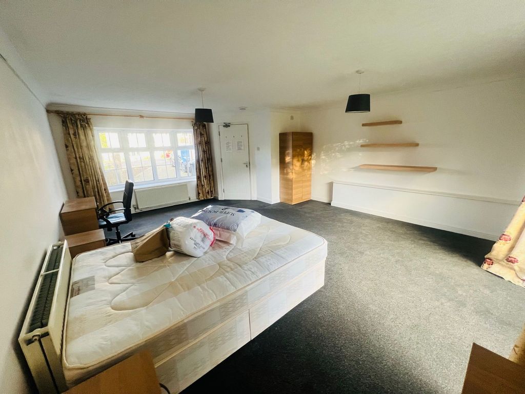 Property photo 3 of 9 Bedroom 2
