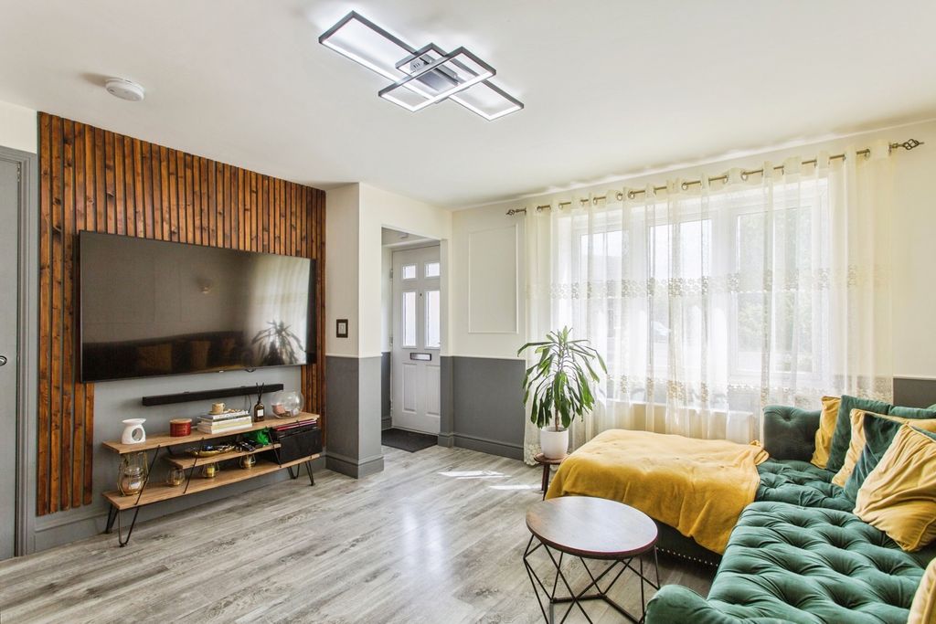Property photo 2 of 19 Pbox-Img.Jpg