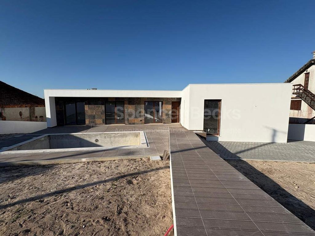 Property photo 1 of 28