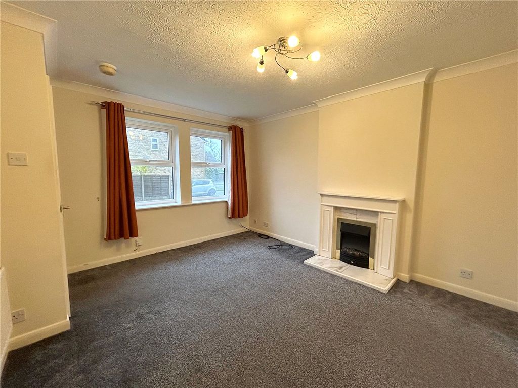 Property photo 3 of 11 Living Room