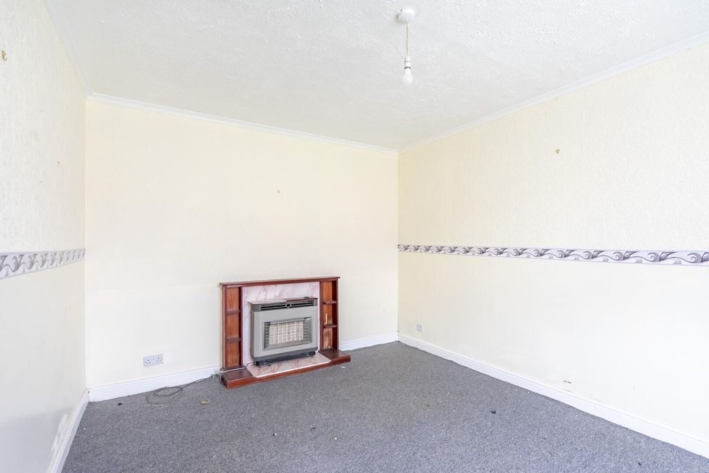 Property photo 3 of 14 Living Room