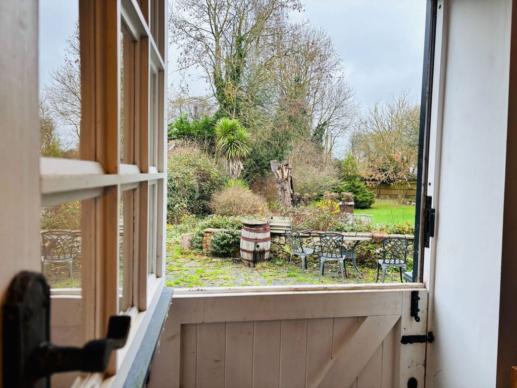 Property photo 3 of 43