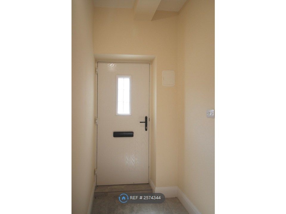 Property photo 3 of 18 Entrance Lobby