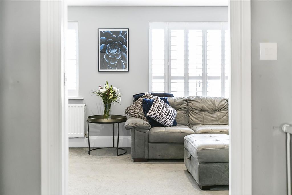 Property photo 3 of 20 87_25581.Jpg