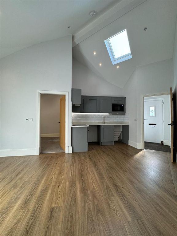 Property photo 3 of 12 c7Bdcce3-B8c7-49B5-B550-B66E8415Ebca.Jpg