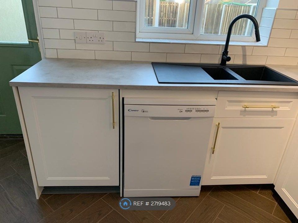 Property photo 2 of 34