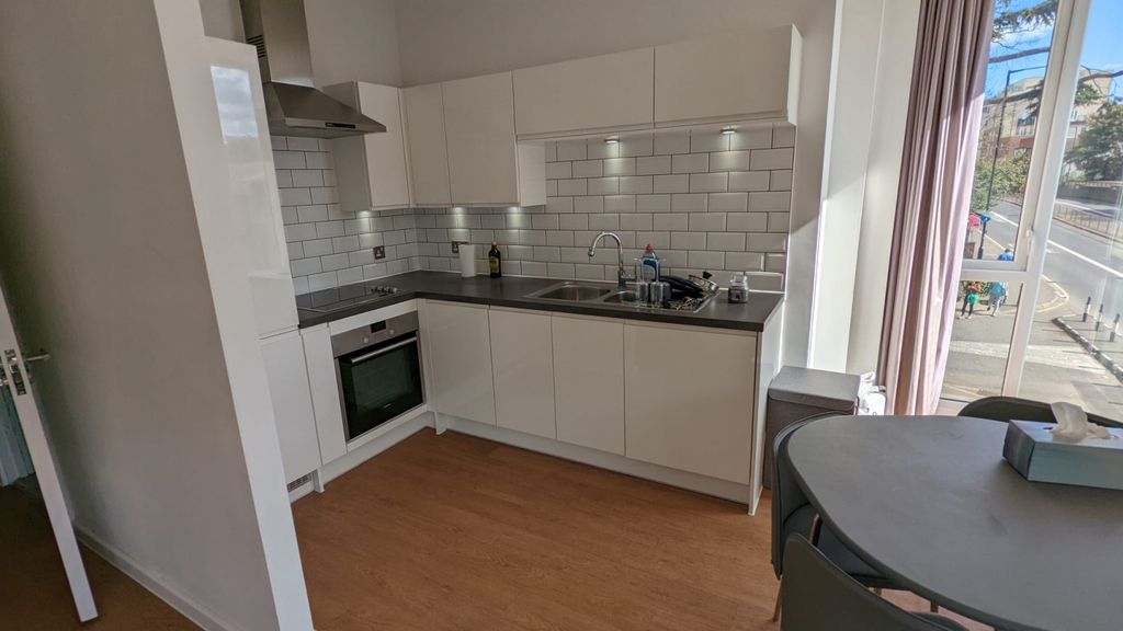 Property photo 1 of 9 Well Presented Studio / One Bedroom Flat