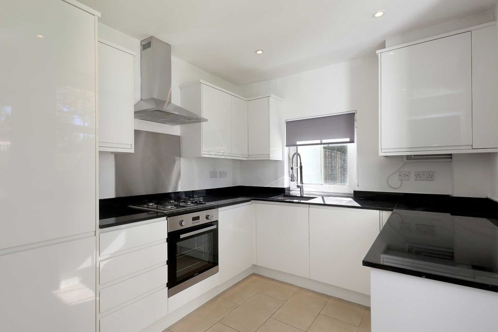 Property photo 2 of 12 Picture No. 10