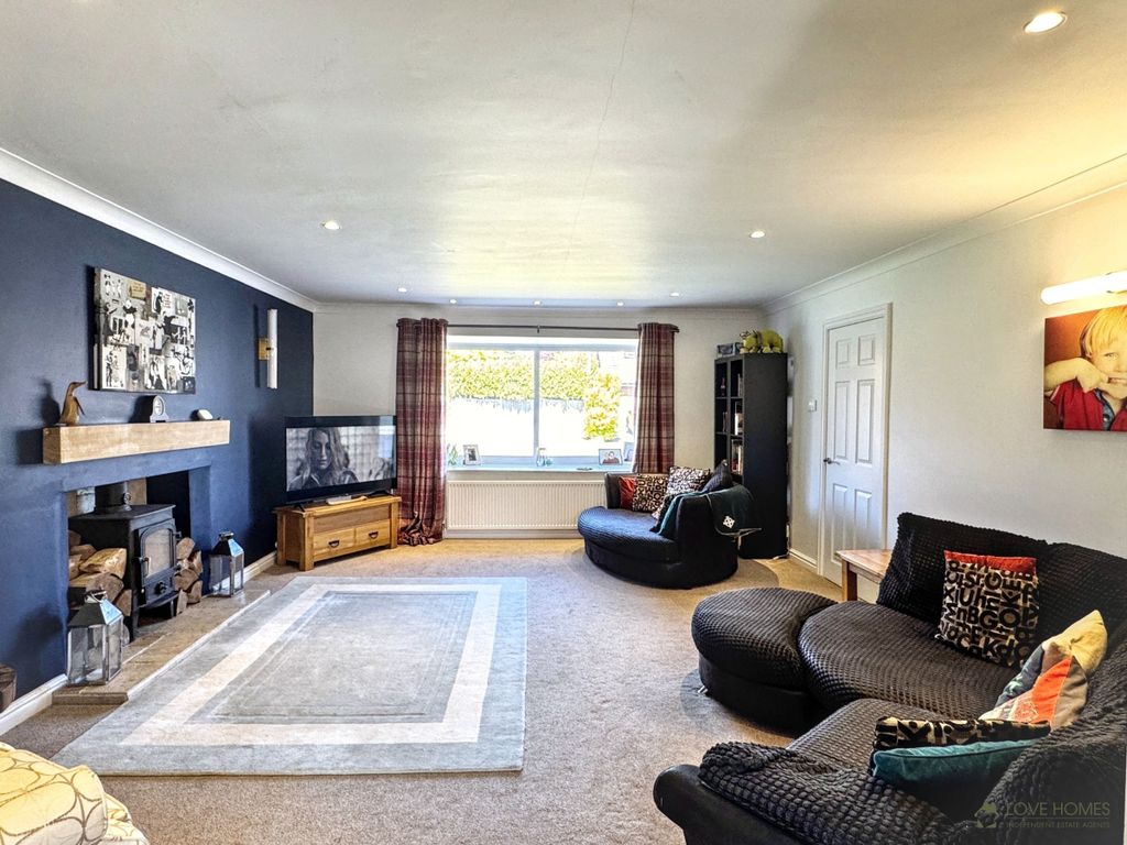 Property photo 3 of 37
