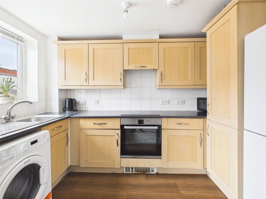 Property photo 2 of 13 Picture No. 21