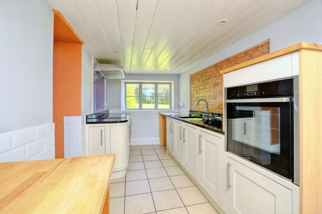 Property photo 2 of 20