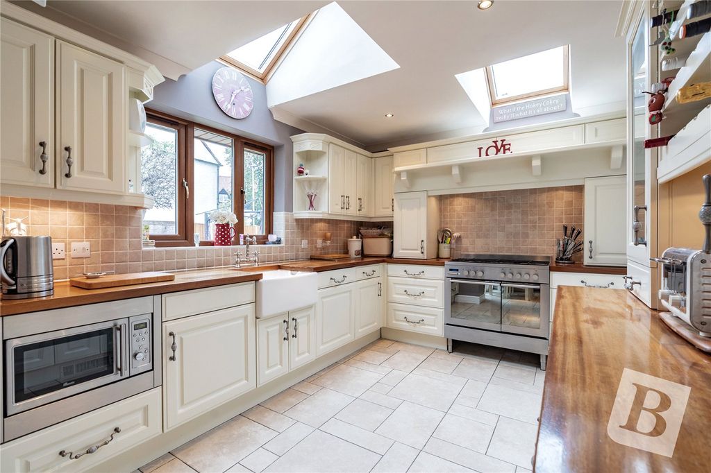 Property photo 2 of 20 Kitchen