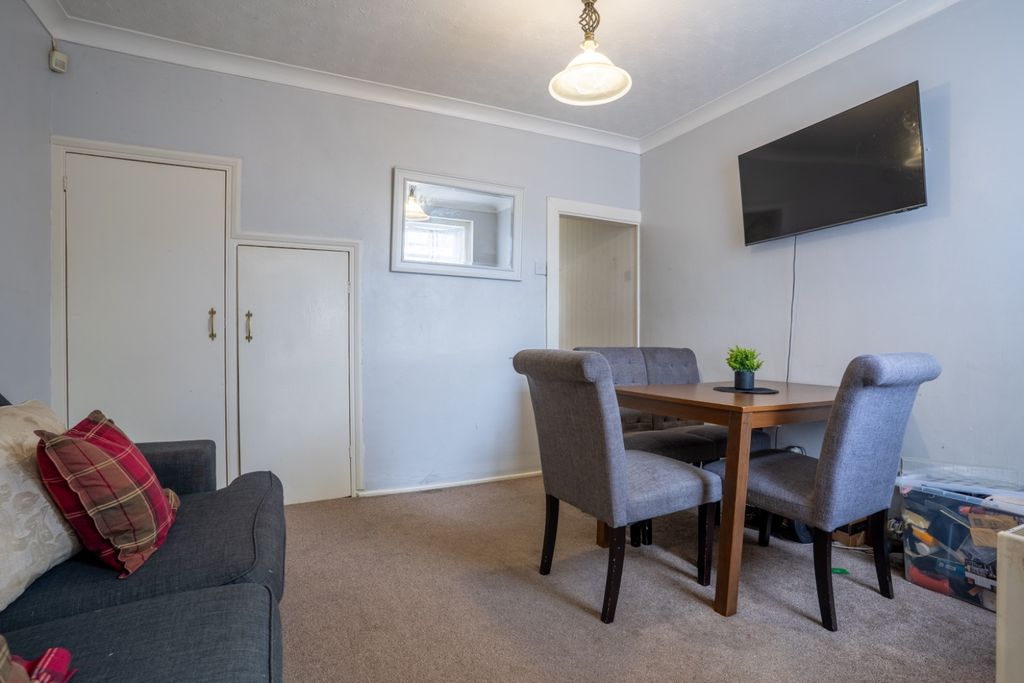 Property photo 2 of 18 5201464