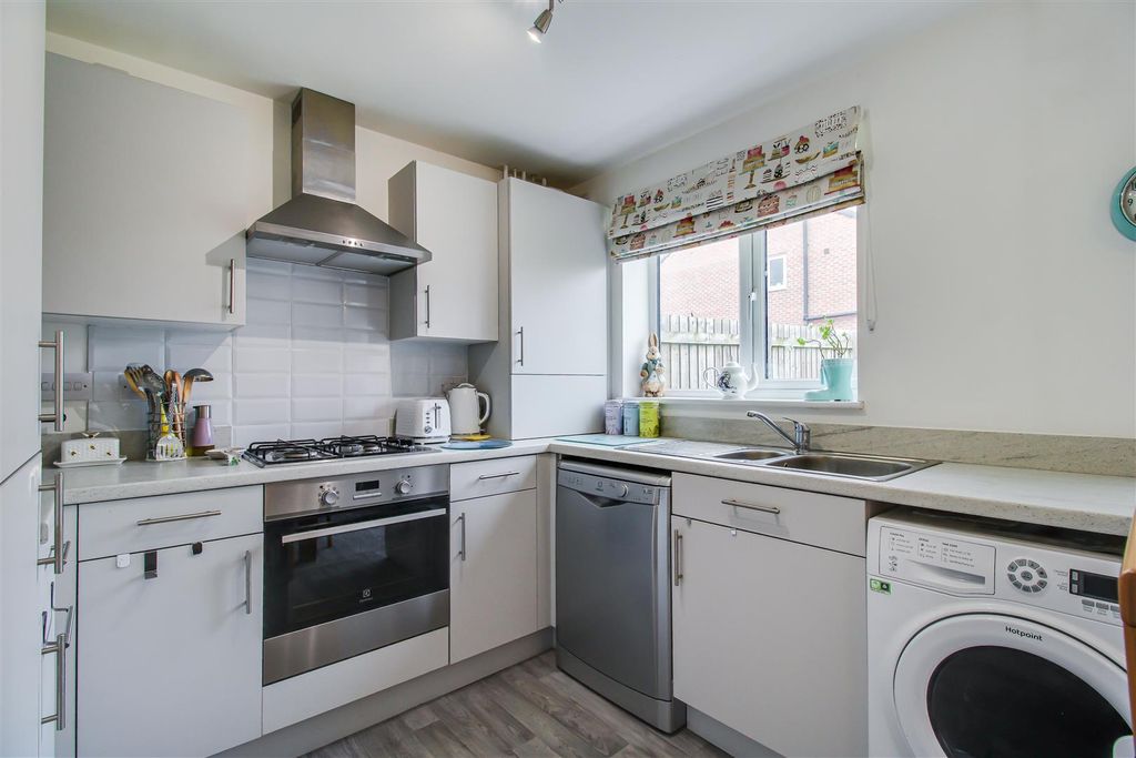 Property photo 2 of 11