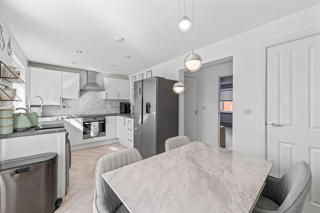 Property photo 2 of 19 Kitchen Diner