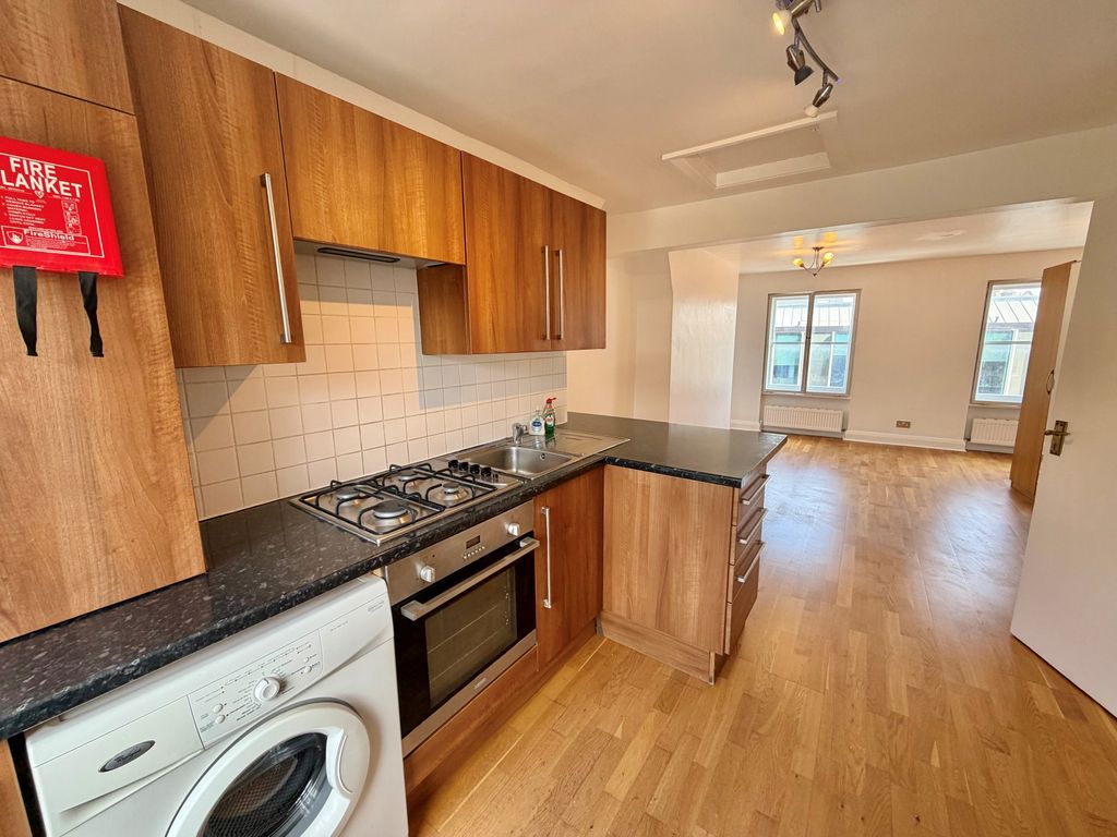 Property photo 1 of 4 Studio Flat To Rent Gray's Inn Road, London WC1X