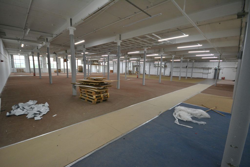 Property photo 2 of 18 Warehouse