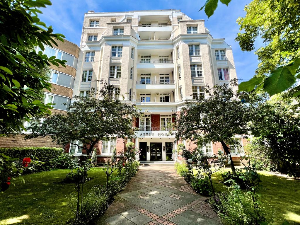 Property photo 1 of 12 3 Bed Flat To Rent Abbey Road, London Nw8